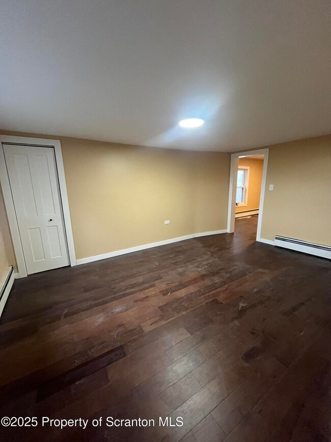 Building Photo - 129 S Blakely St