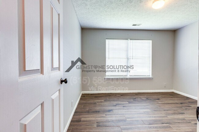 Building Photo - 2104 Loudenslager Dr