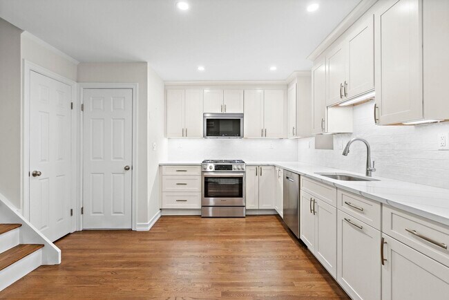 Building Photo - 211 14TH St