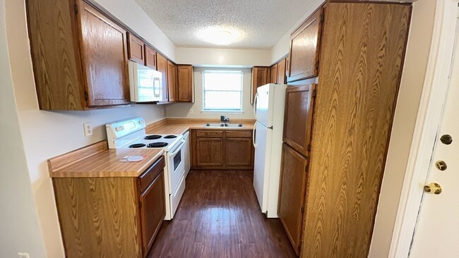 Building Photo - 6931 Wright Way St