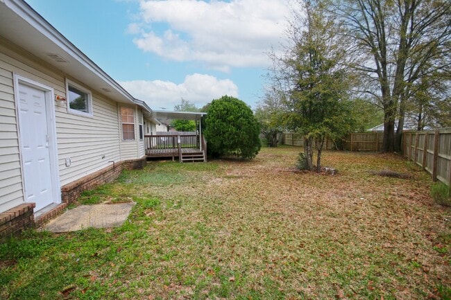 Building Photo - 3 bed, 2 bath brick home near West Florida...