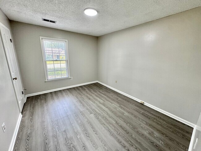 Building Photo - 7086 Cobblestone Dr