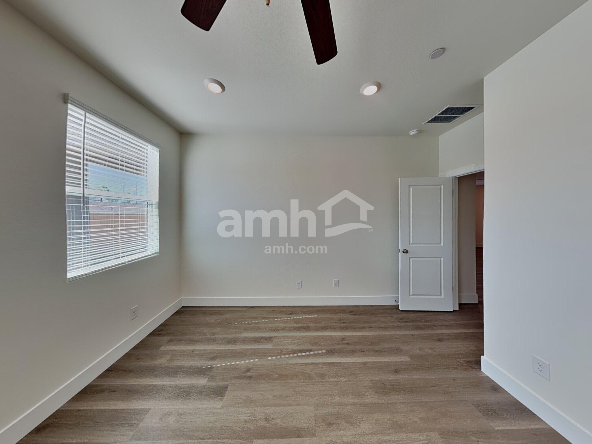 Building Photo - 874 English Primrose St