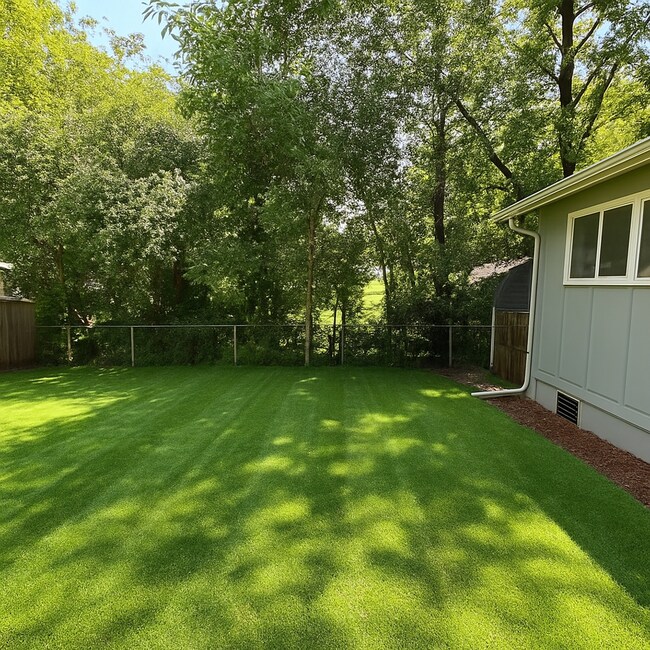 Building Photo - Crystal home for lease, 3 beds 2 baths, updates through-out!