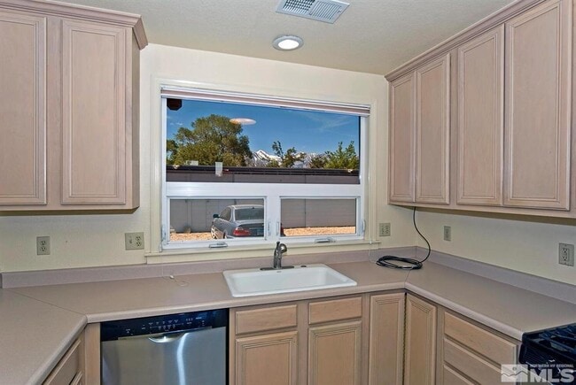 Building Photo - 1588 Mono Ave