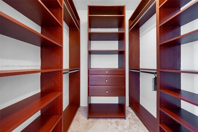 Building Photo - 704 N Ocean Blvd