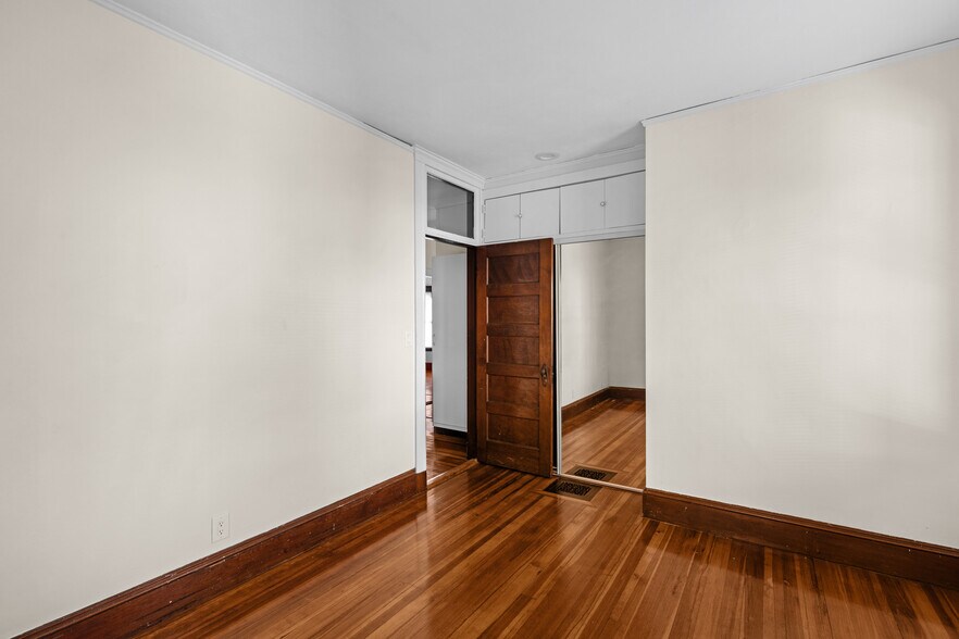 Building Photo - 56 Hobson St