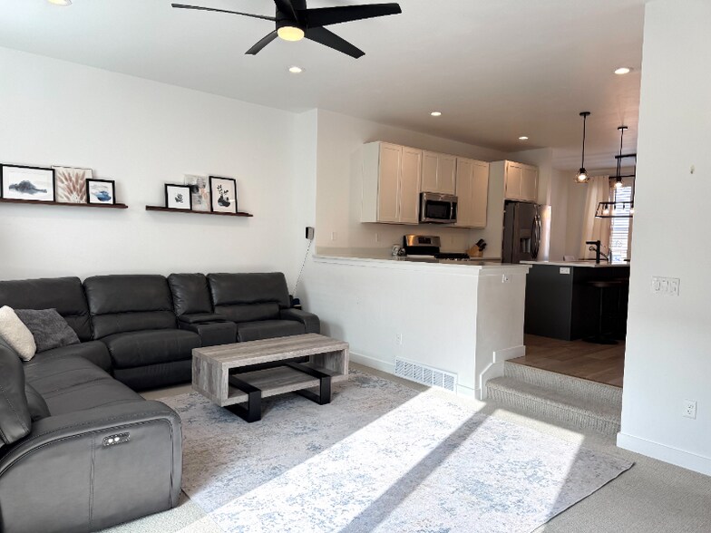 Building Photo - 811 E 975 N