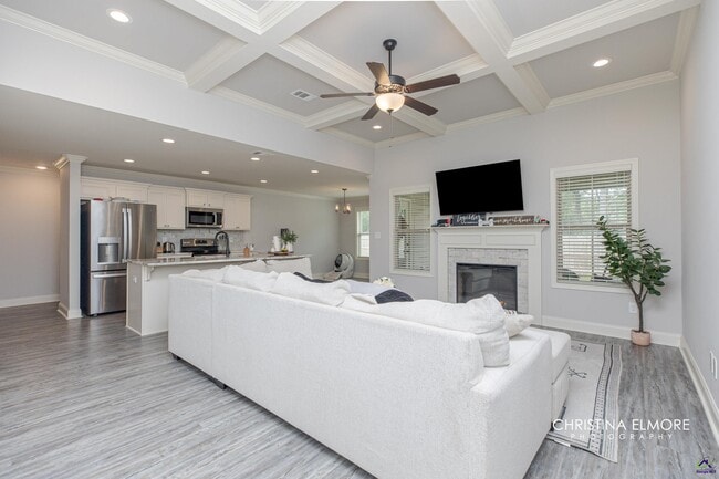 Building Photo - 214 Creek Ridge Dr