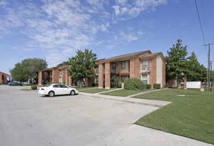 Building Photo - Quail Run Apartments