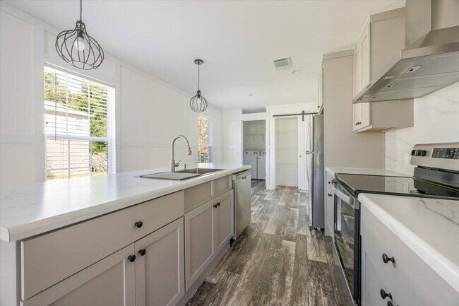 Building Photo - 326 Smith Rd