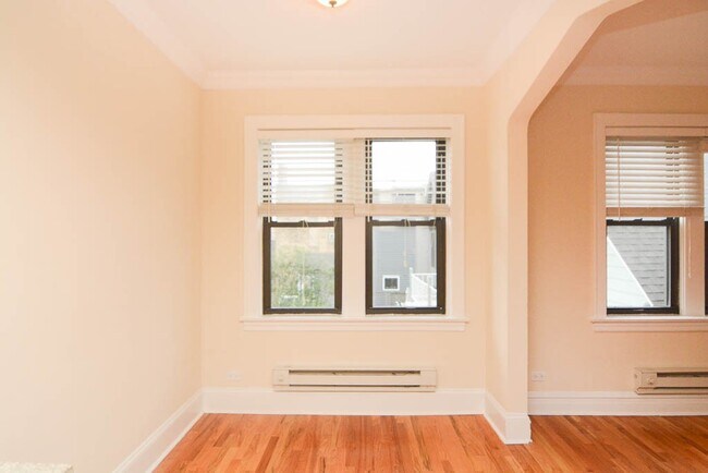 Building Photo - 4742 N Hermitage