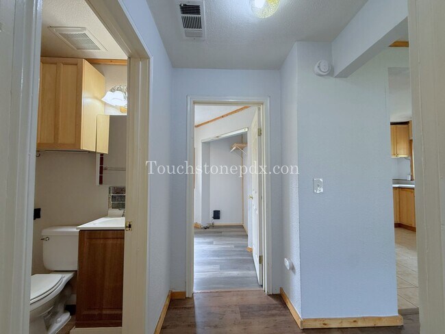 Building Photo - 5660 SE 125th Ave