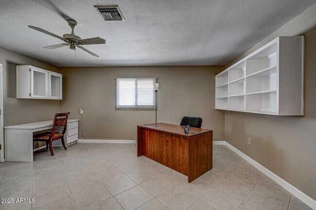 Building Photo - 13207 W Kodiak Dr