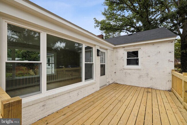 Building Photo - 6712 Benson Dr