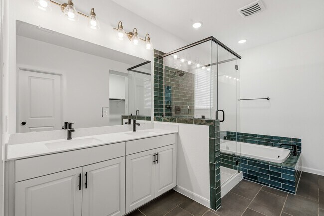 Building Photo - 17043 Luminous Ln