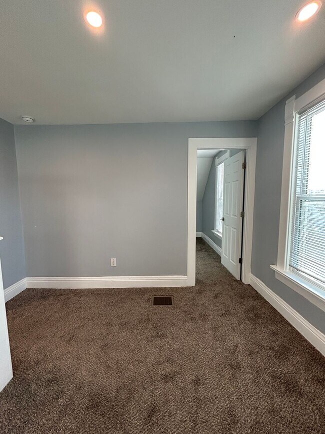 Building Photo - Coming Soon! Updated & Cozy 4-Bedroom Home