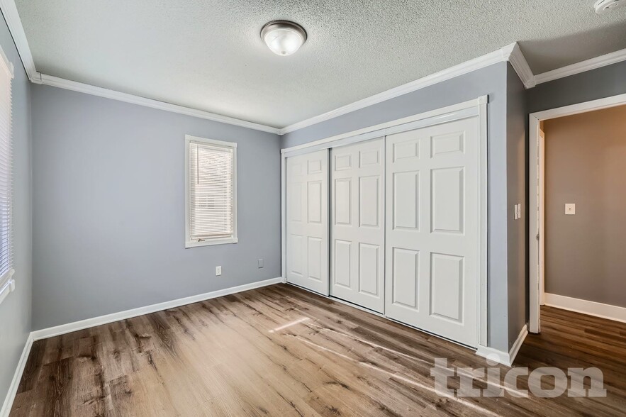 Building Photo - 820 Shenandoah Ln N