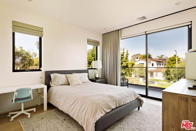 Building Photo - 2137 Glyndon Ave