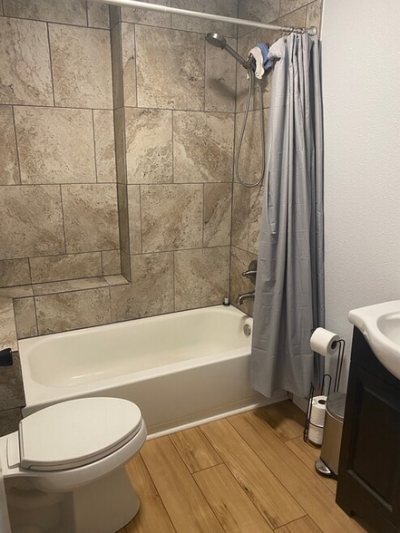 Building Photo - 1015 Laughlin St