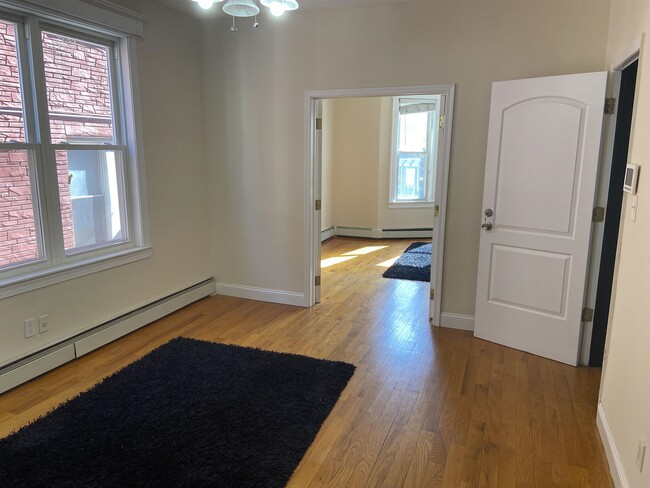 Building Photo - 1402 8th St