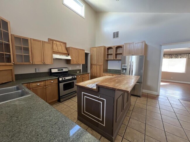 Building Photo - 13237 E Ave W