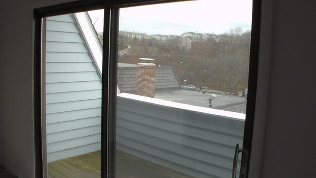 Building Photo - 1020 Southern Artery