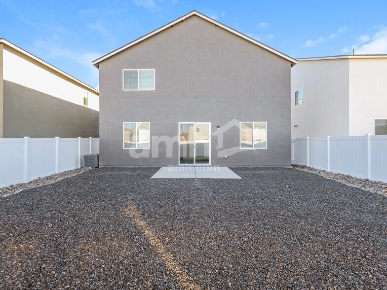 Building Photo - 2348 Devin Ave