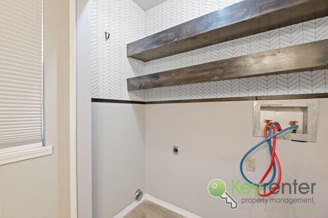 Building Photo - 3 Bedroom | 3 Bathroom - Ready to Entertai...