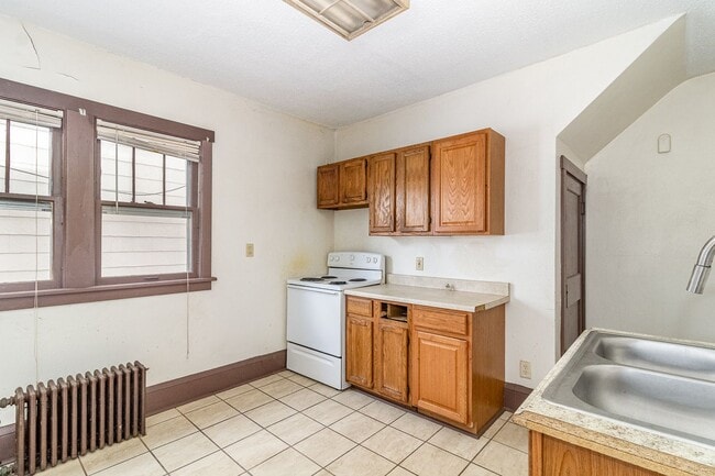 Building Photo - 3 Bed | 1 Bath in Heart of St. Paul