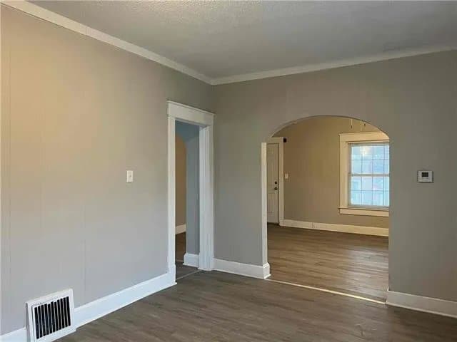 Building Photo - 242 N Valley St