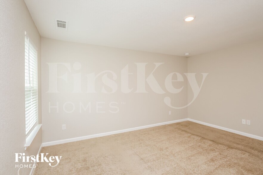 Building Photo - 811 Walnut Creek Cir
