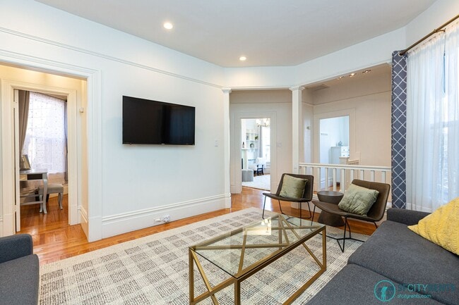 Building Photo - Castro: UNFURNISHED Top Floor Flat w/ Private Deck, W/D in unit & Garage Parking