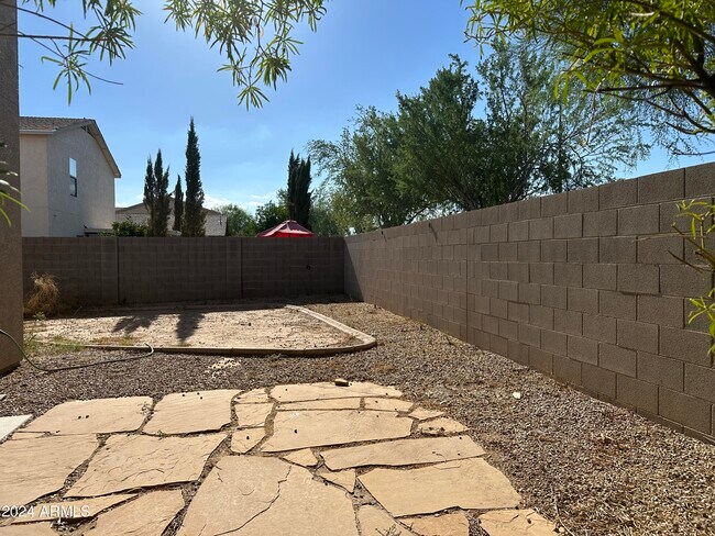 Building Photo - 2488 E Meadow Lark Way