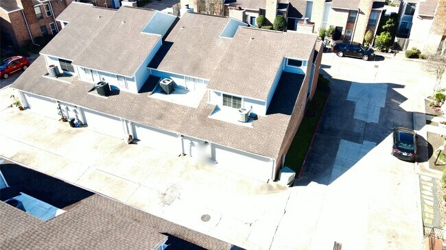 Building Photo - 3200 S Gessner Rd