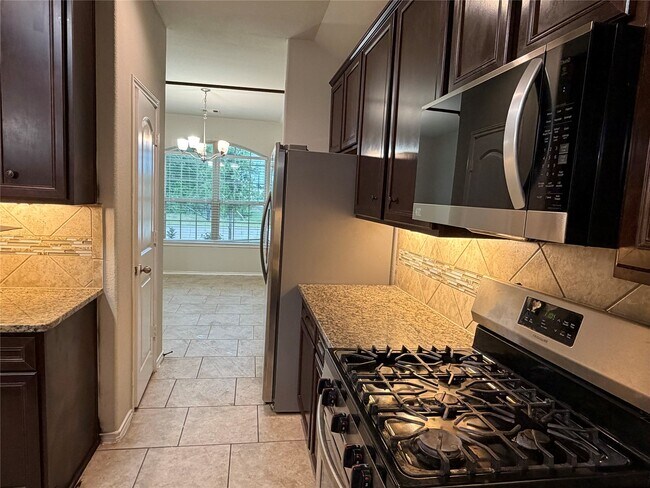 Building Photo - 24307 Hampton Terrace Ln