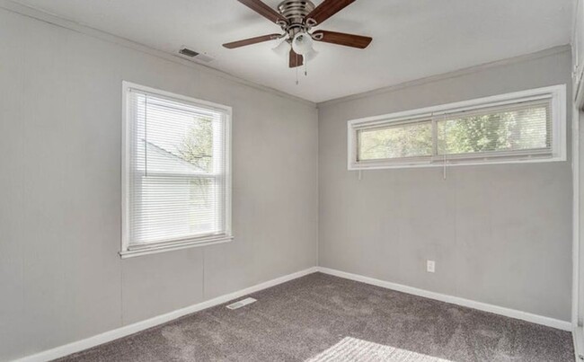 Building Photo - Coming Soon! South KC Home! $1325.00!