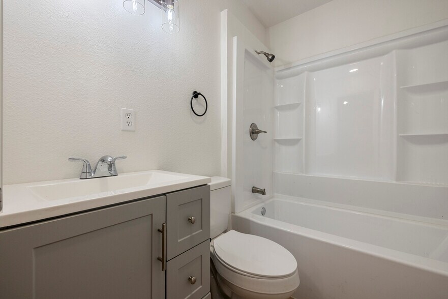 Building Photo - 214 Kimble St