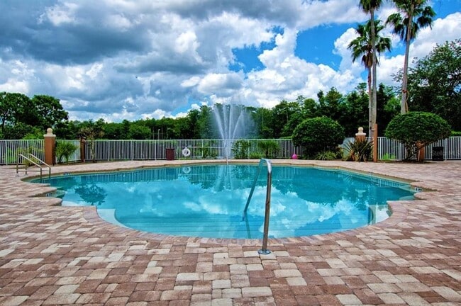 Building Photo - 13815 Fairway Island Dr