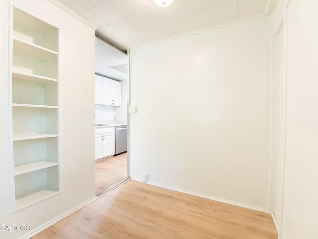 Building Photo - 502 Hayworth Dr