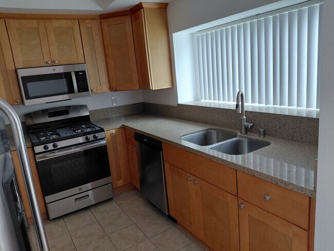 Building Photo - 2331 Conway Dr