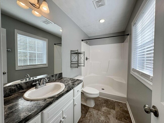 Building Photo - Move-In Ready 2 Bedroom, One Story Home – ...
