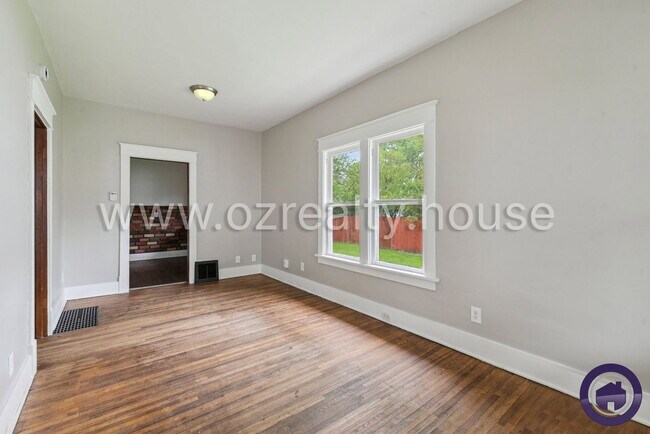 Building Photo - 2027 Berkshire Pl