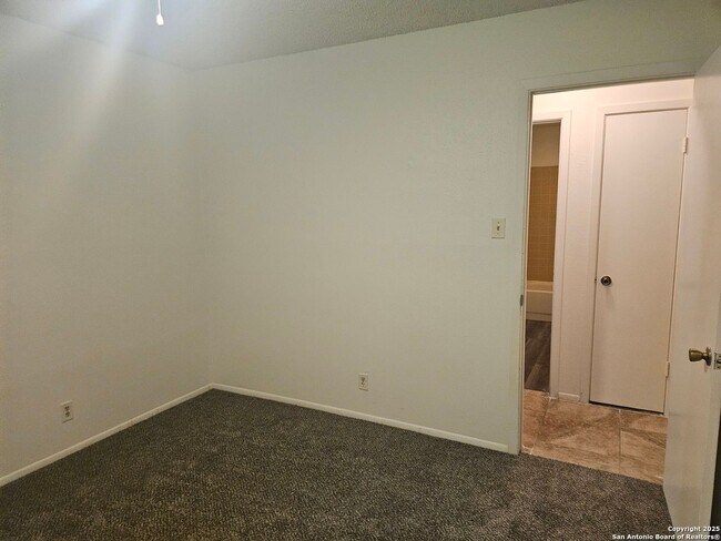 Building Photo - 4679 Misty Run Dr