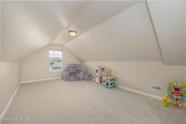 Building Photo - Beautiful home in Broadmore Estates