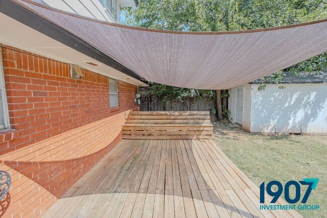 Building Photo - 616 Redstone Ave