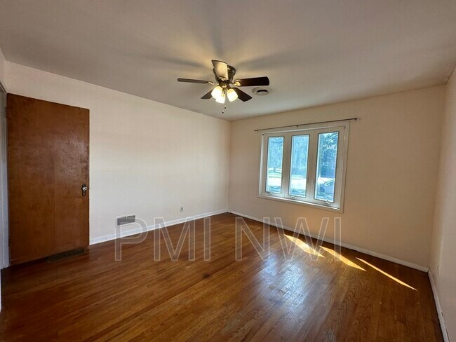 Building Photo - 209 N Rensselaer Ave