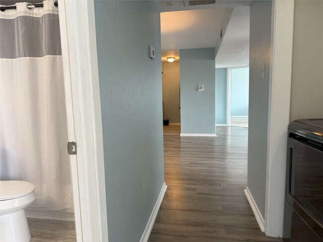 Building Photo - 8523 Hearth Dr