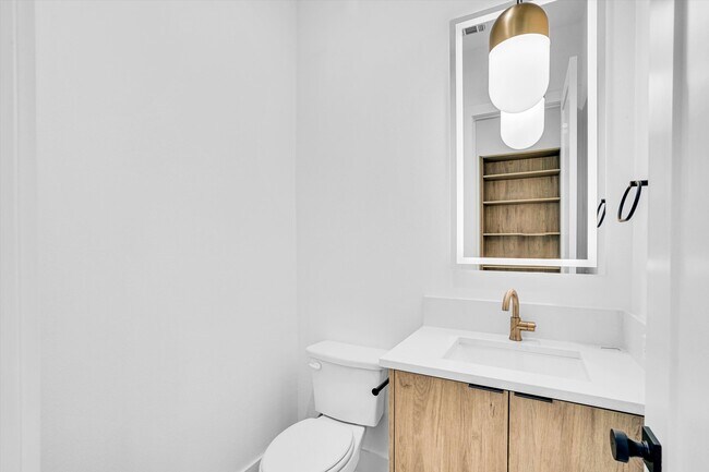 Building Photo - 1707 Nomas St