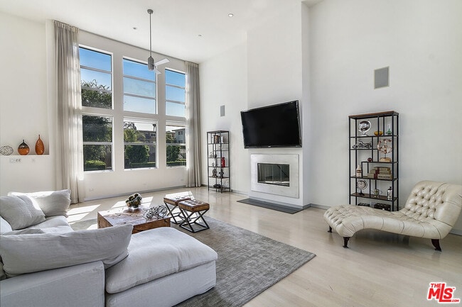 Building Photo - 711 Westbourne Dr